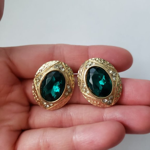 Vintage Gold Toned Oval with Green Stone/ Gem - Picture 5 of 7